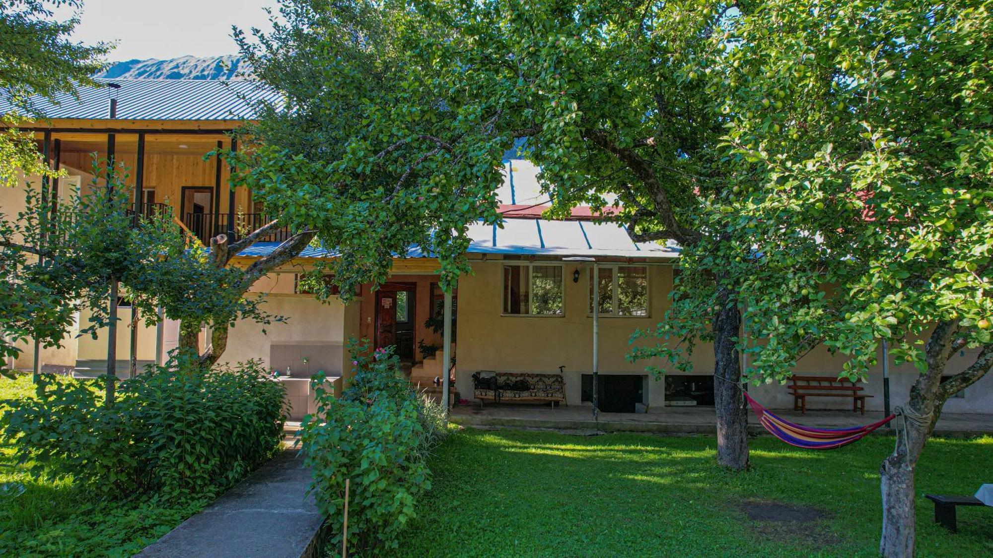 Givi Kakhiani'S Guesthouse Zhabeshi エクステリア 写真