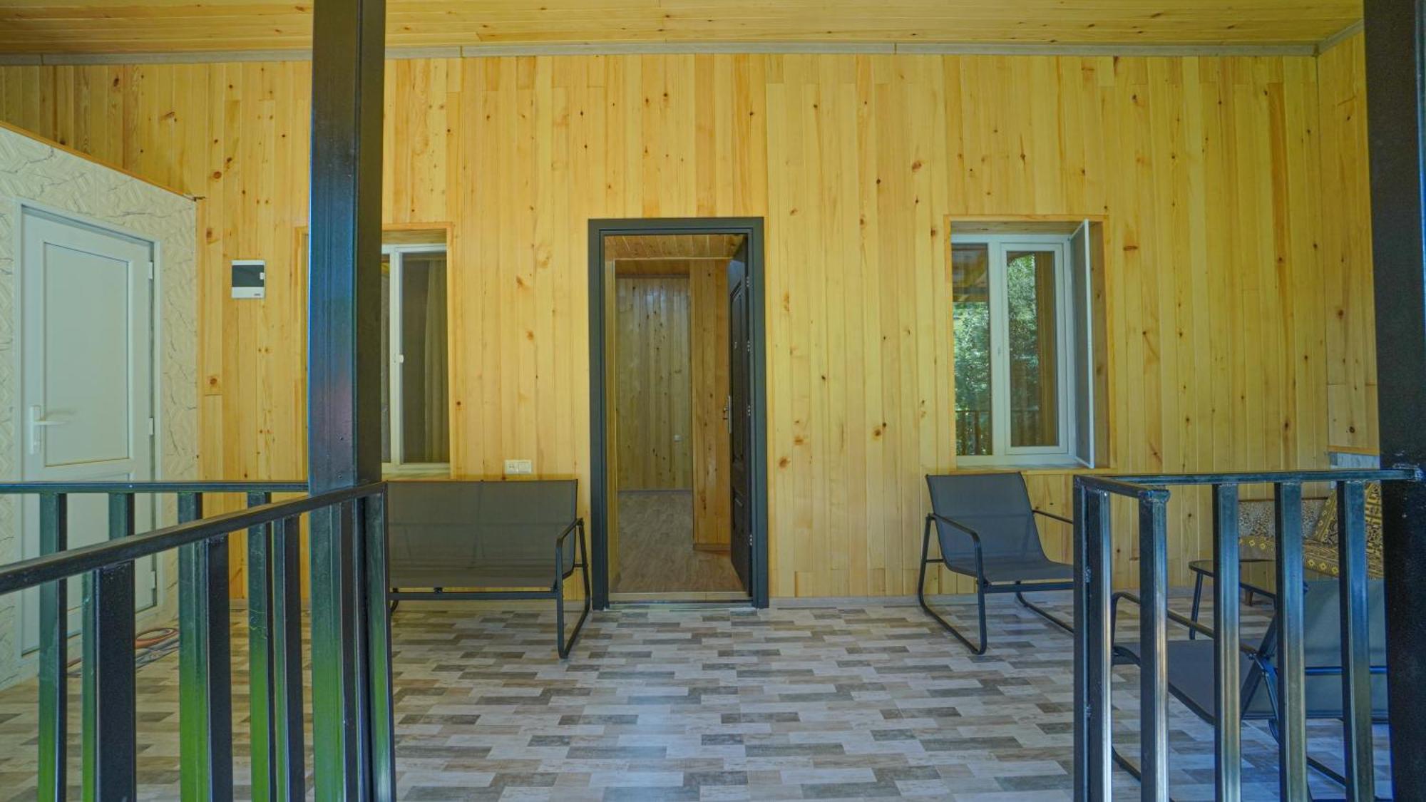 Givi Kakhiani'S Guesthouse Zhabeshi エクステリア 写真
