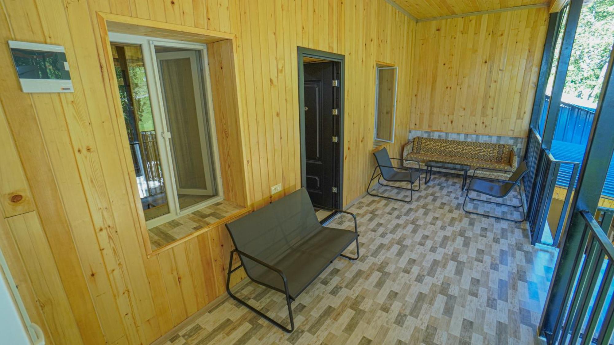 Givi Kakhiani'S Guesthouse Zhabeshi エクステリア 写真